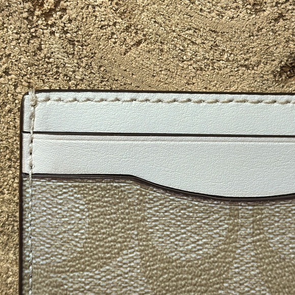 COACH Card Case In Signature and Chalk Leather - Picture 6 of 11